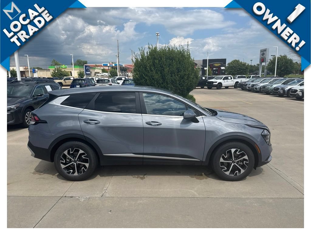 Used 2025 Kia Sportage EX FWD image 4