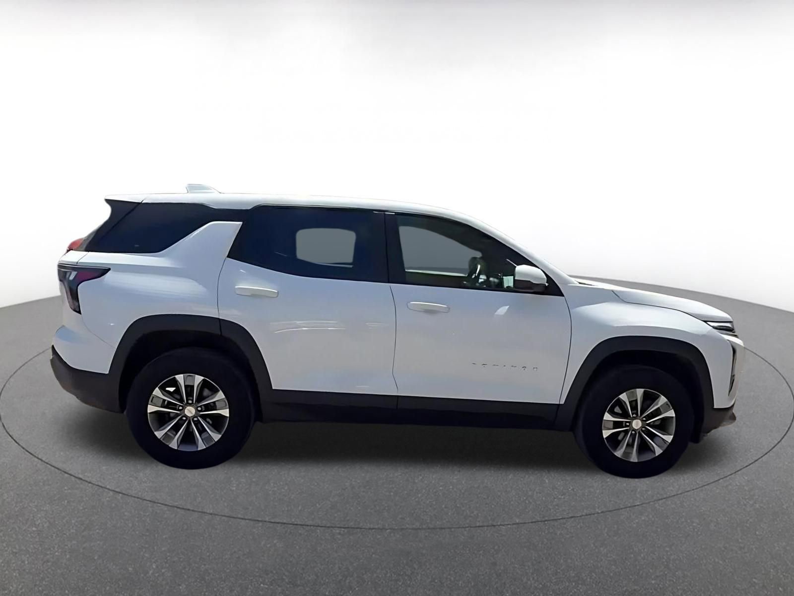 Used 2025 Chevrolet Equinox LT FWD image 16