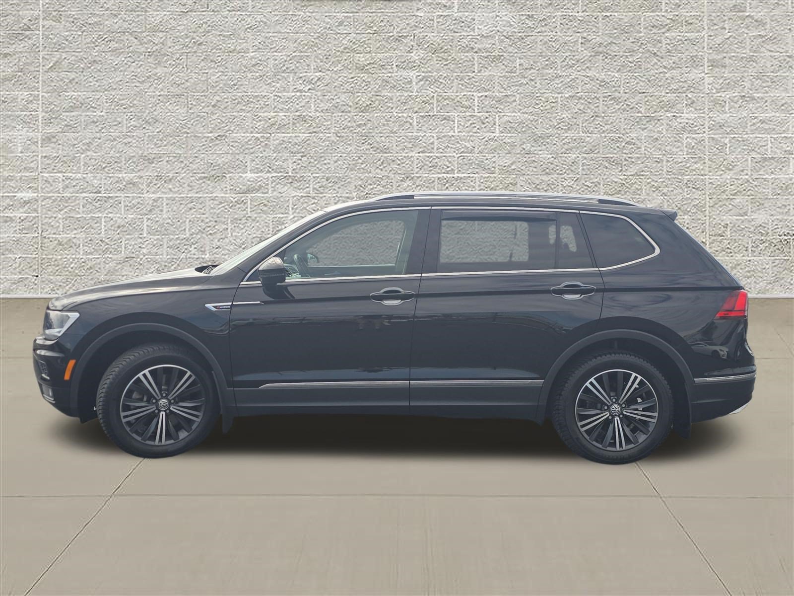 Used 2019 Volkswagen Tiguan SEL AWD/4WD image 4