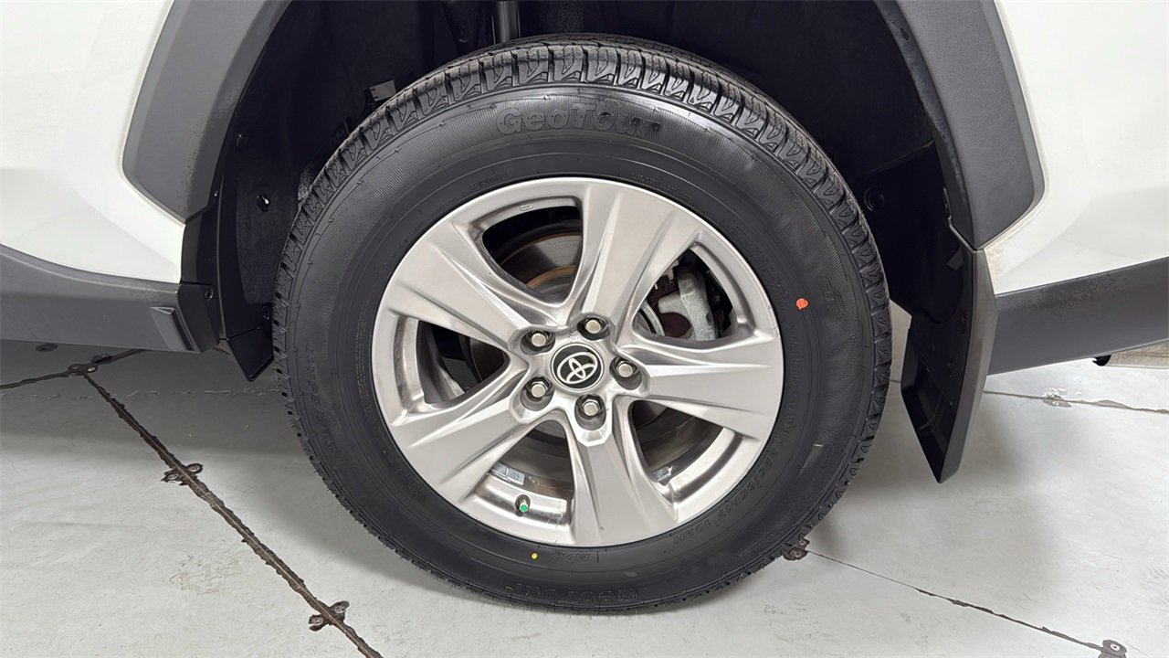 Used 2022 Toyota RAV4 XLE image 23