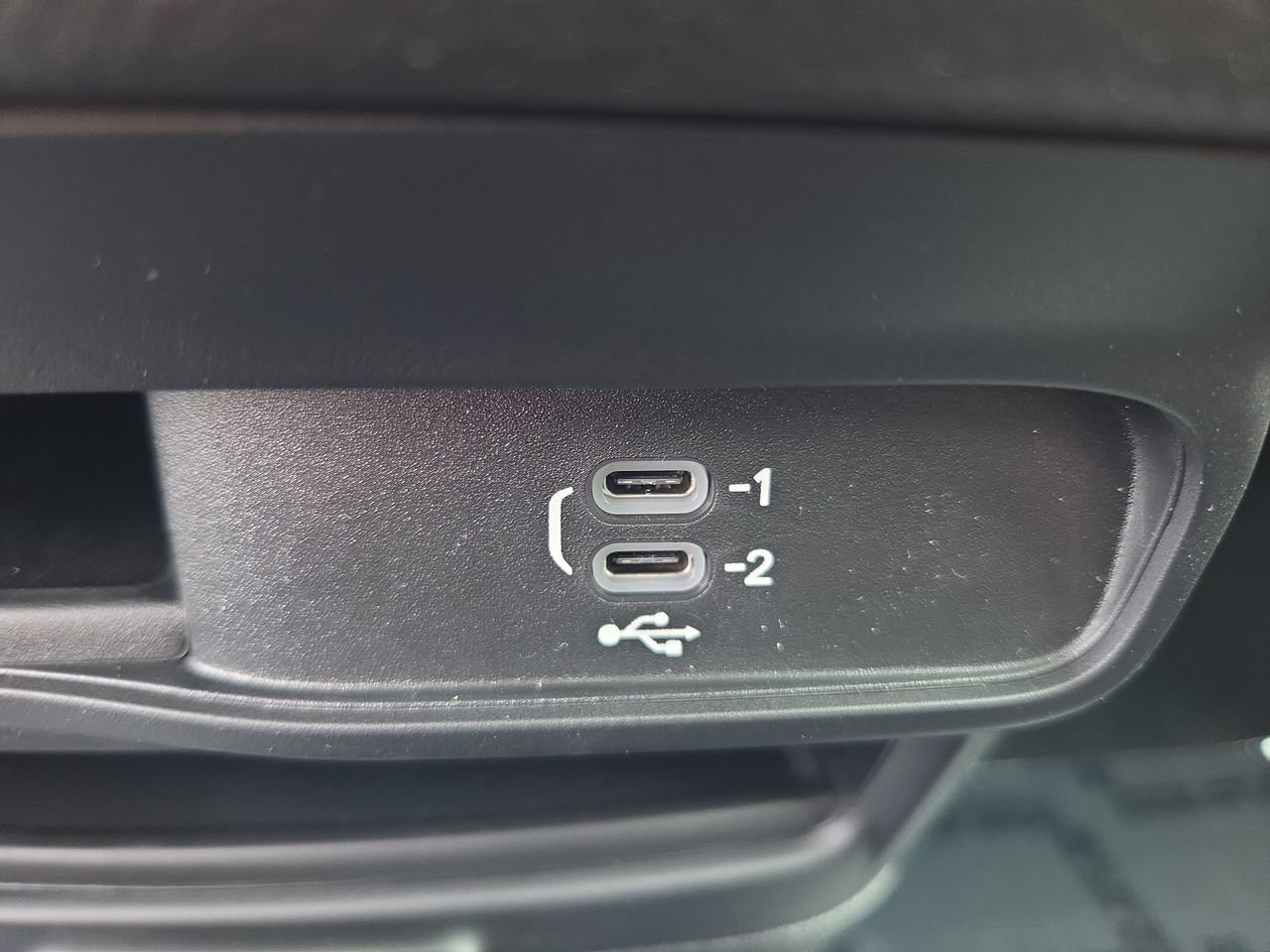New 2027 Chrysler Pacifica Select w/ Family Tech Group AWD/4WD image 28