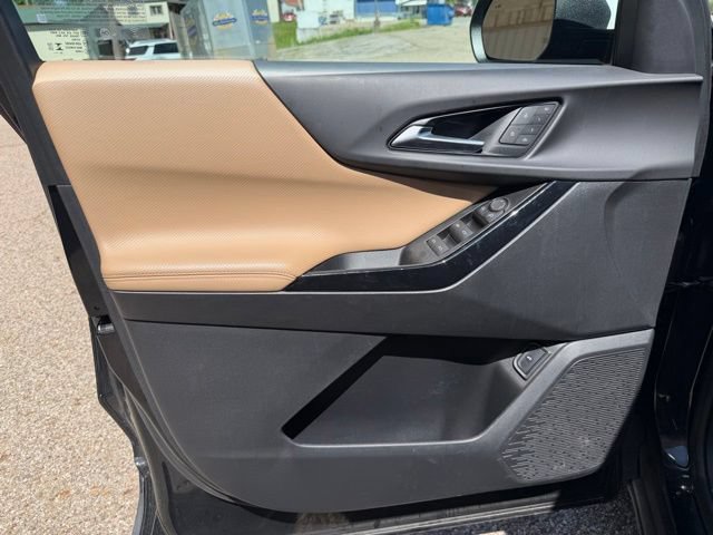 Used 2025 Chevrolet Equinox ACTIV w/ Safety and Technology Package FWD image 50