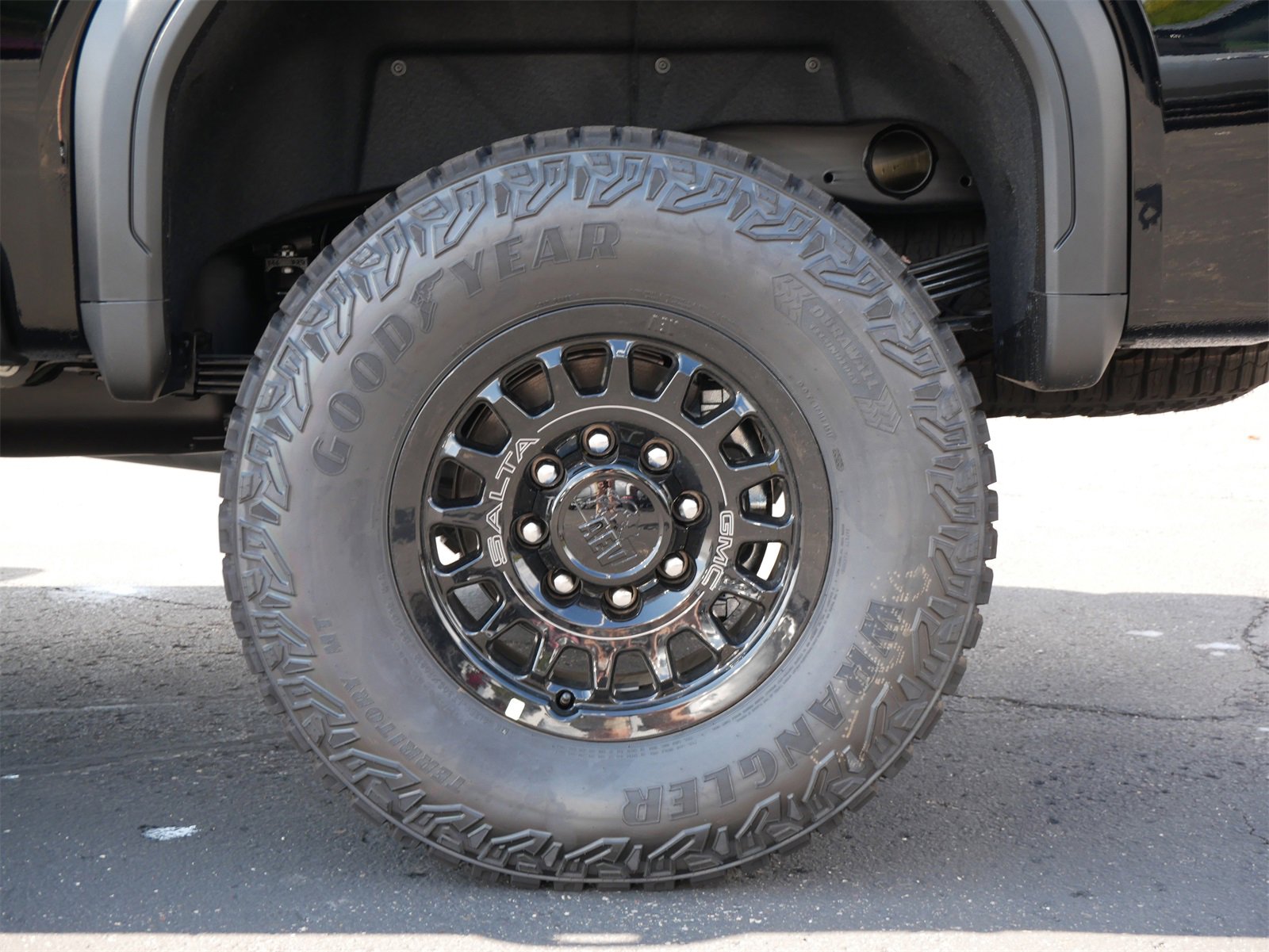 New 2025 GMC Sierra 2500 AT4X w/ AT4X AEV Edition image 4