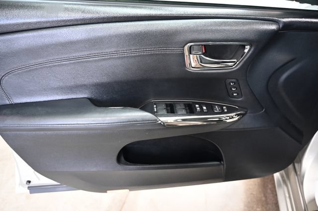 Used 2013 Toyota Avalon Limited FWD image 27