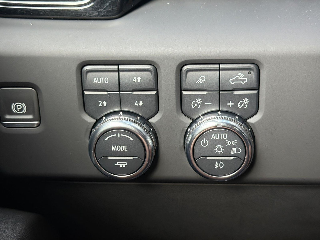 Used 2024 GMC Sierra 1500 AT4 w/ Technology Package AWD/4WD image 18