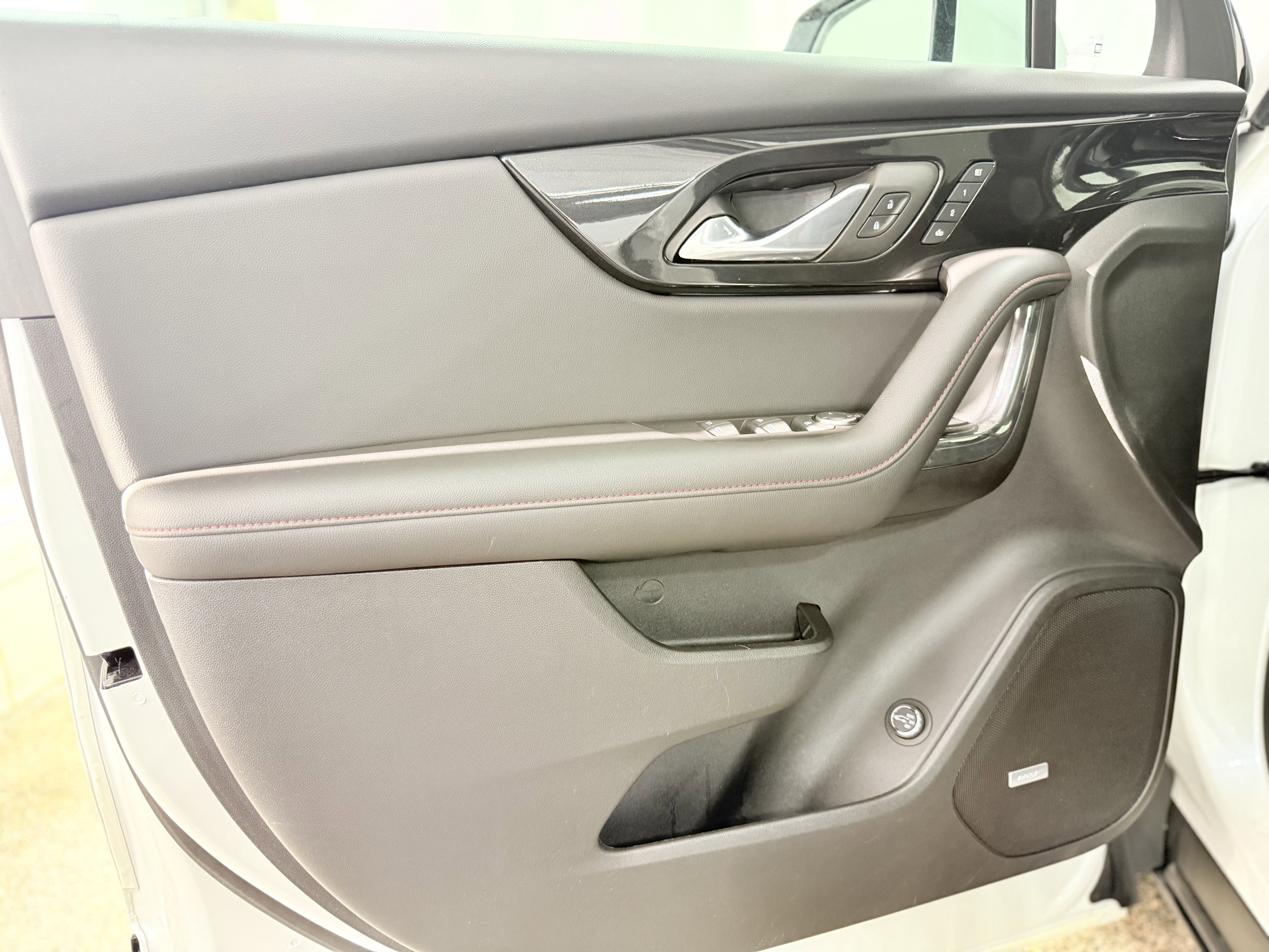 Certified 2023 Chevrolet Blazer RS w/ Driver Confidence II Package image 13