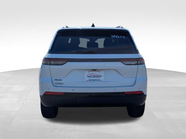 Used 2022 Jeep Grand Cherokee Altitude AWD/4WD image 7