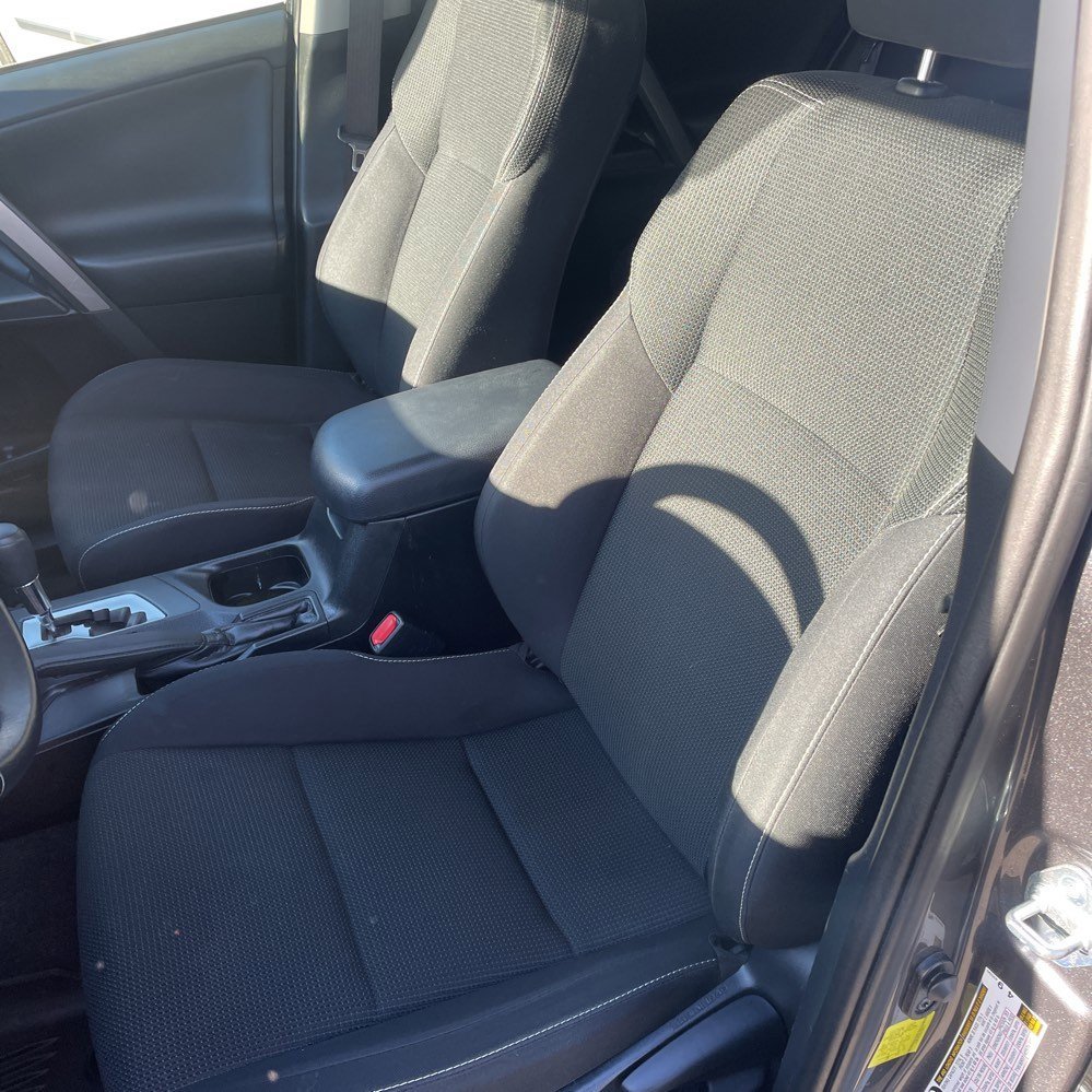 Used 2018 Toyota RAV4 XLE image 2