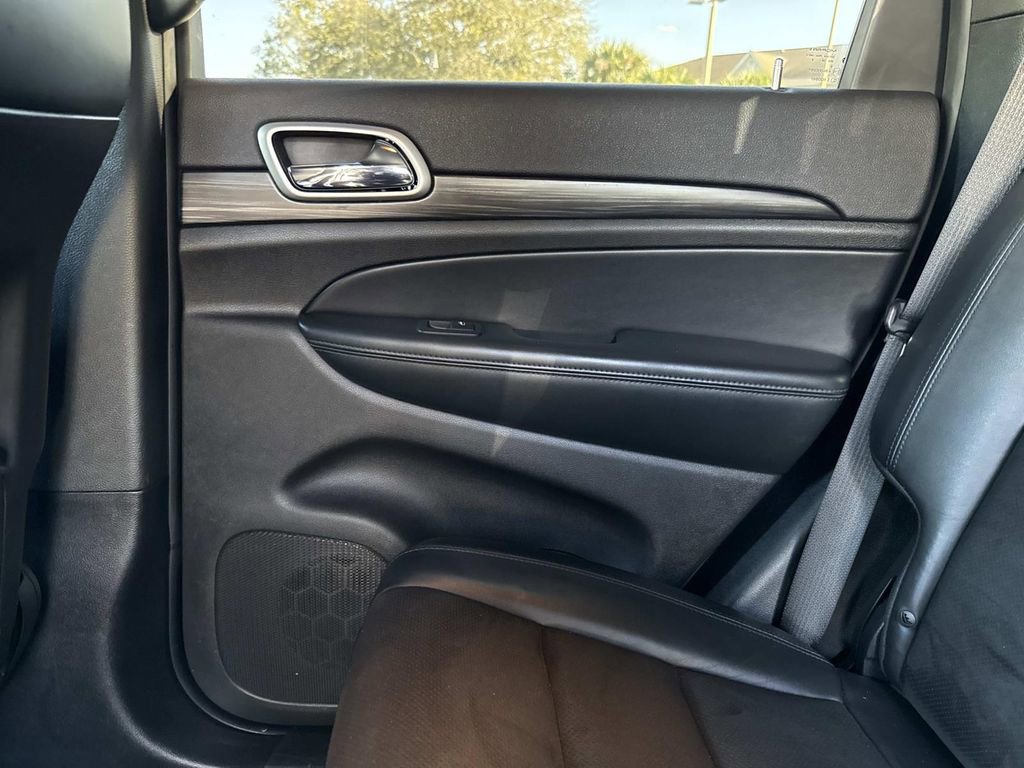 Used 2019 Jeep Grand Cherokee Altitude image 17