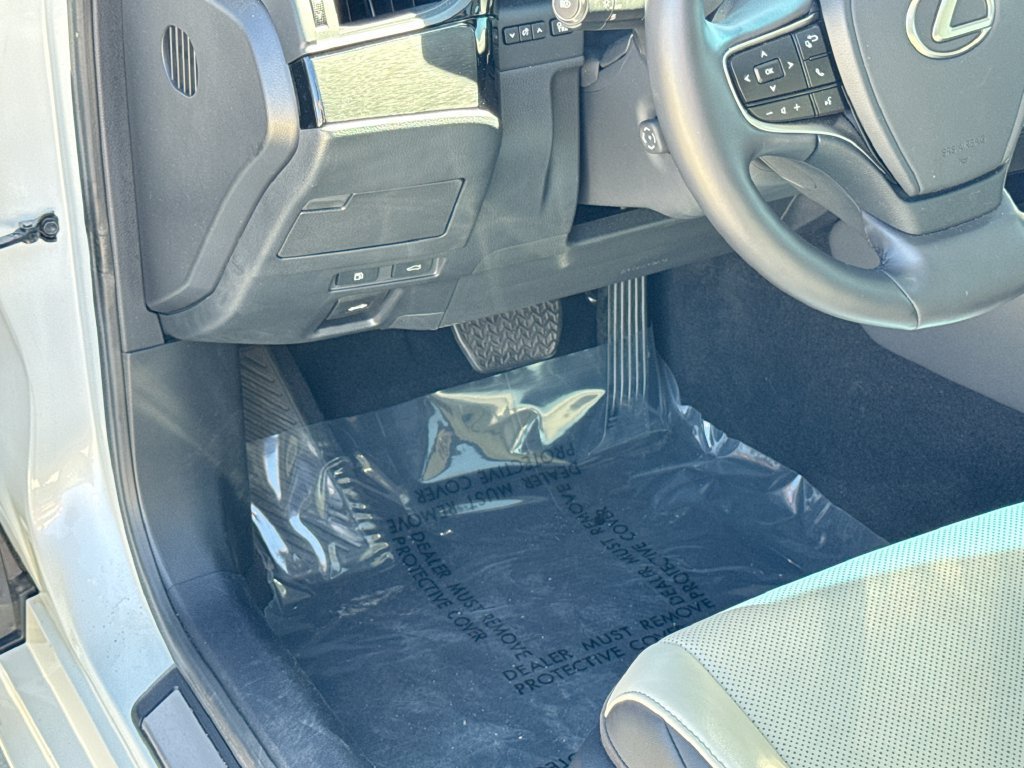 Used 2025 Lexus ES 300h w/ Premium Package FWD image 18