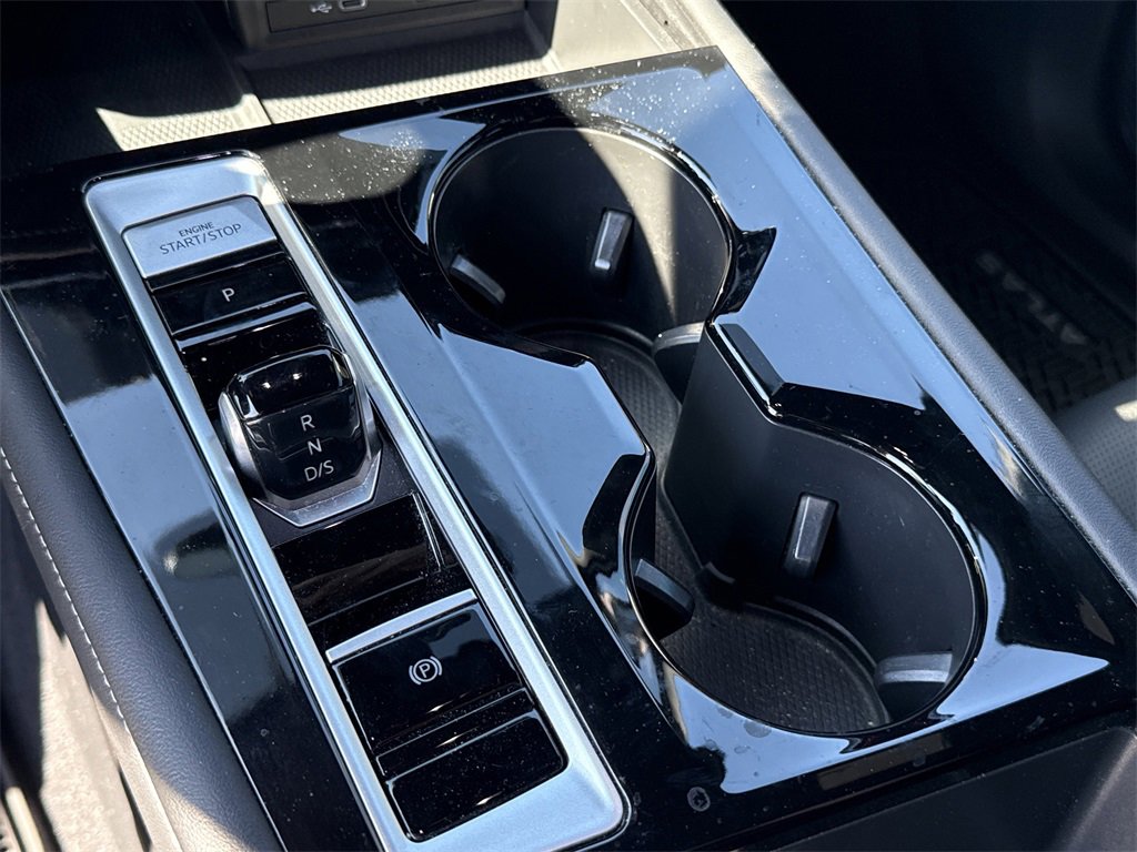 Used 2024 Volkswagen Atlas Cross Sport SEL R-Line image 19