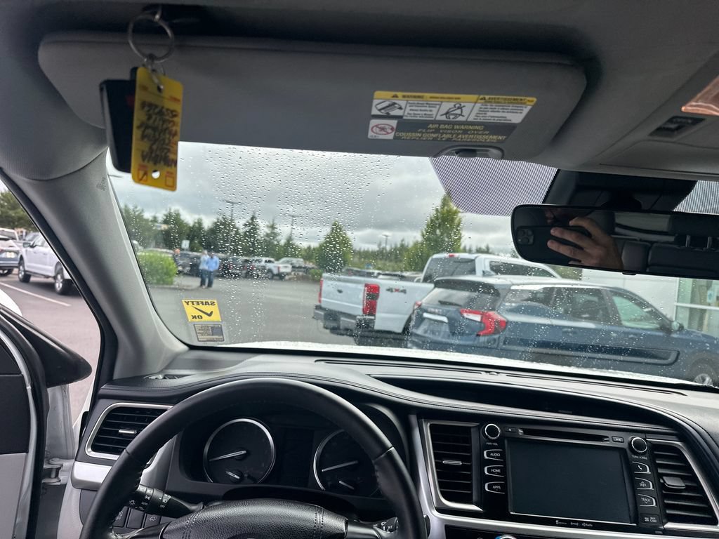 Used 2019 Toyota Highlander XLE FWD image 12