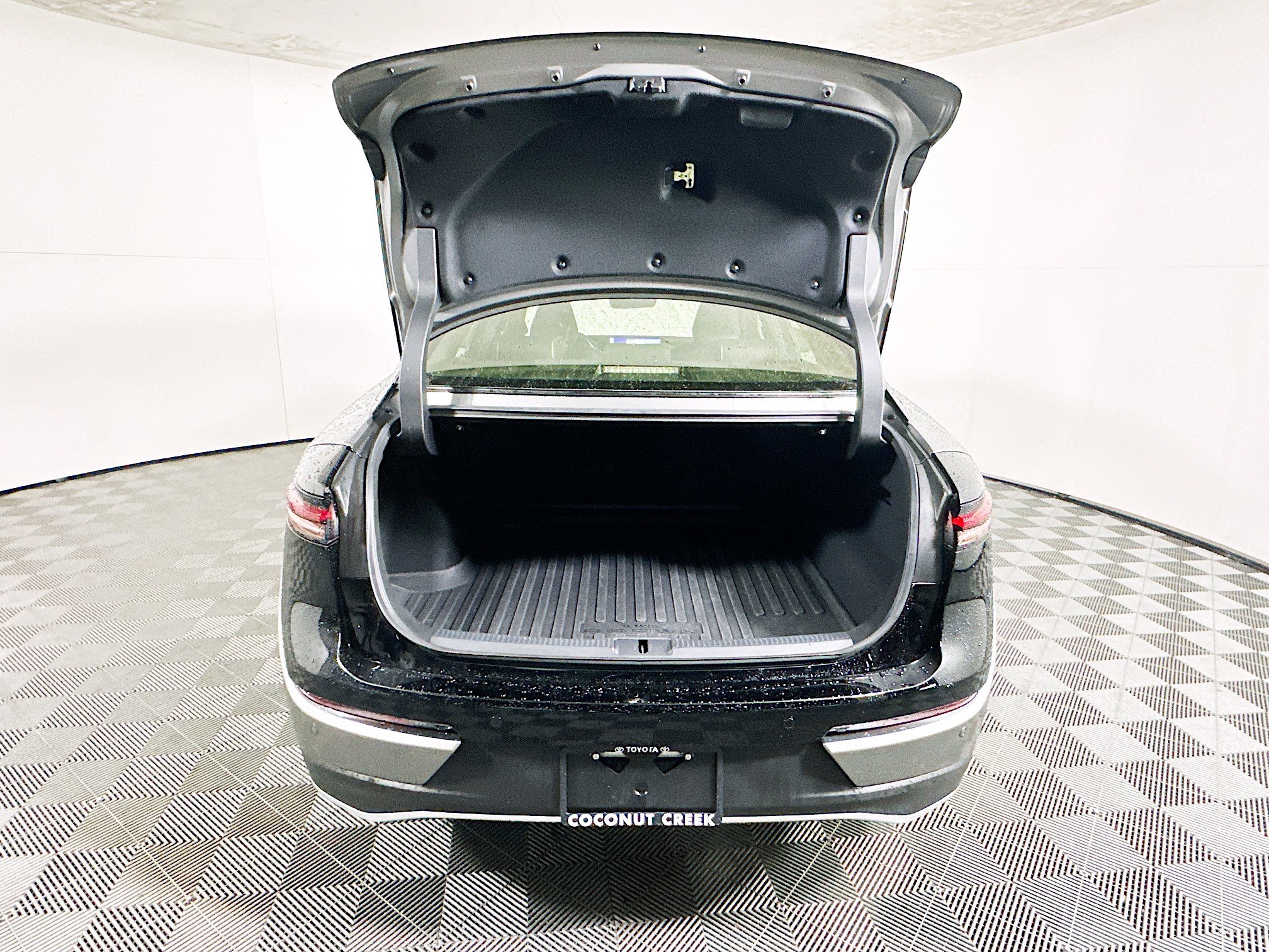 Used 2024 Toyota Crown Platinum AWD/4WD image 31