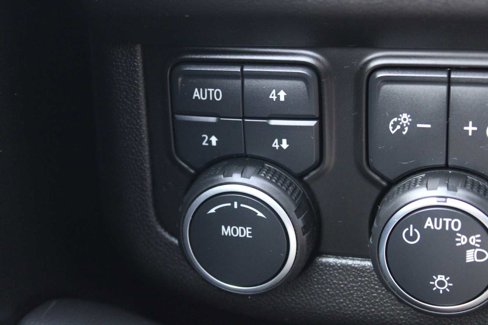 Certified 2023 Chevrolet Suburban LT w/ LT Signature Package image 17