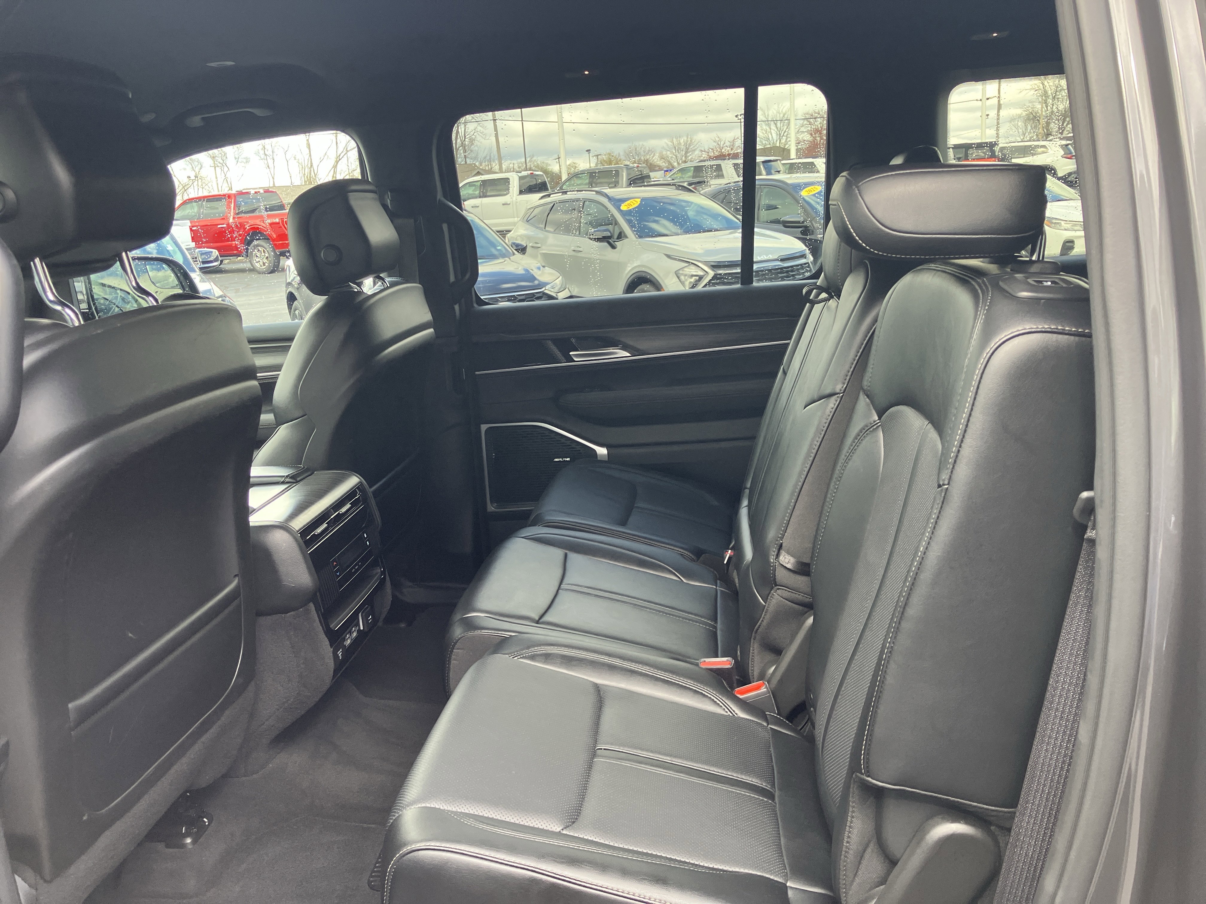 Used 2024 Jeep Wagoneer Series II w/ Flexible Seating Group AWD/4WD image 19