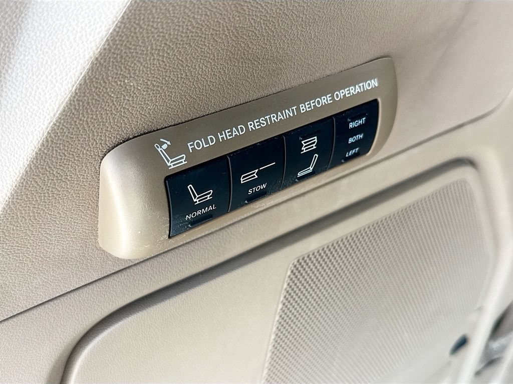 Used 2013 Chrysler Town & Country Limited w/ Luxury Group FWD image 29
