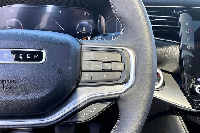 Used 2022 Jeep Wagoneer Series III AWD/4WD image 12