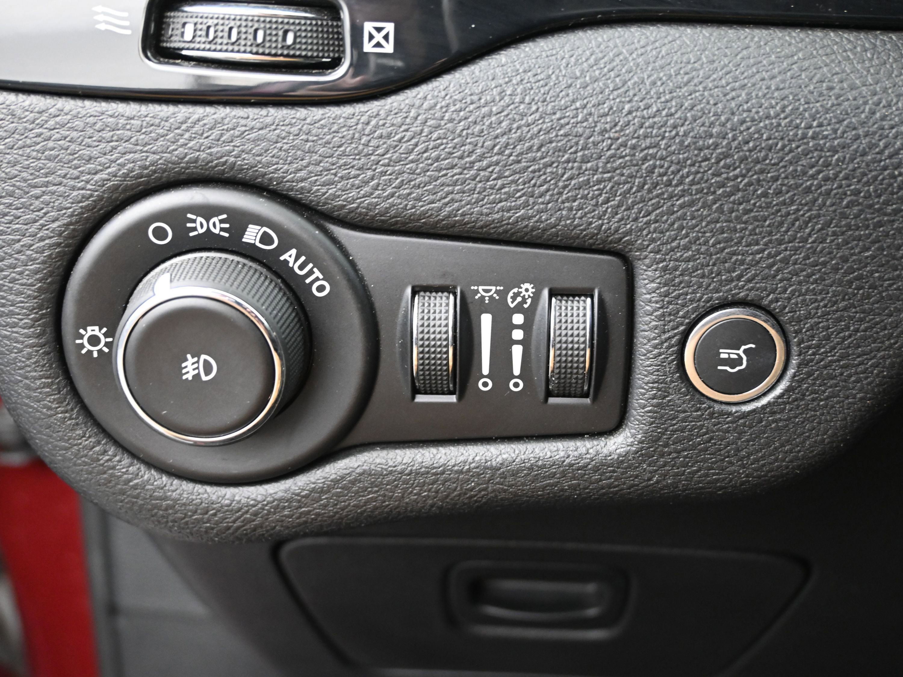 Used 2020 Jeep Cherokee Latitude Plus image 12