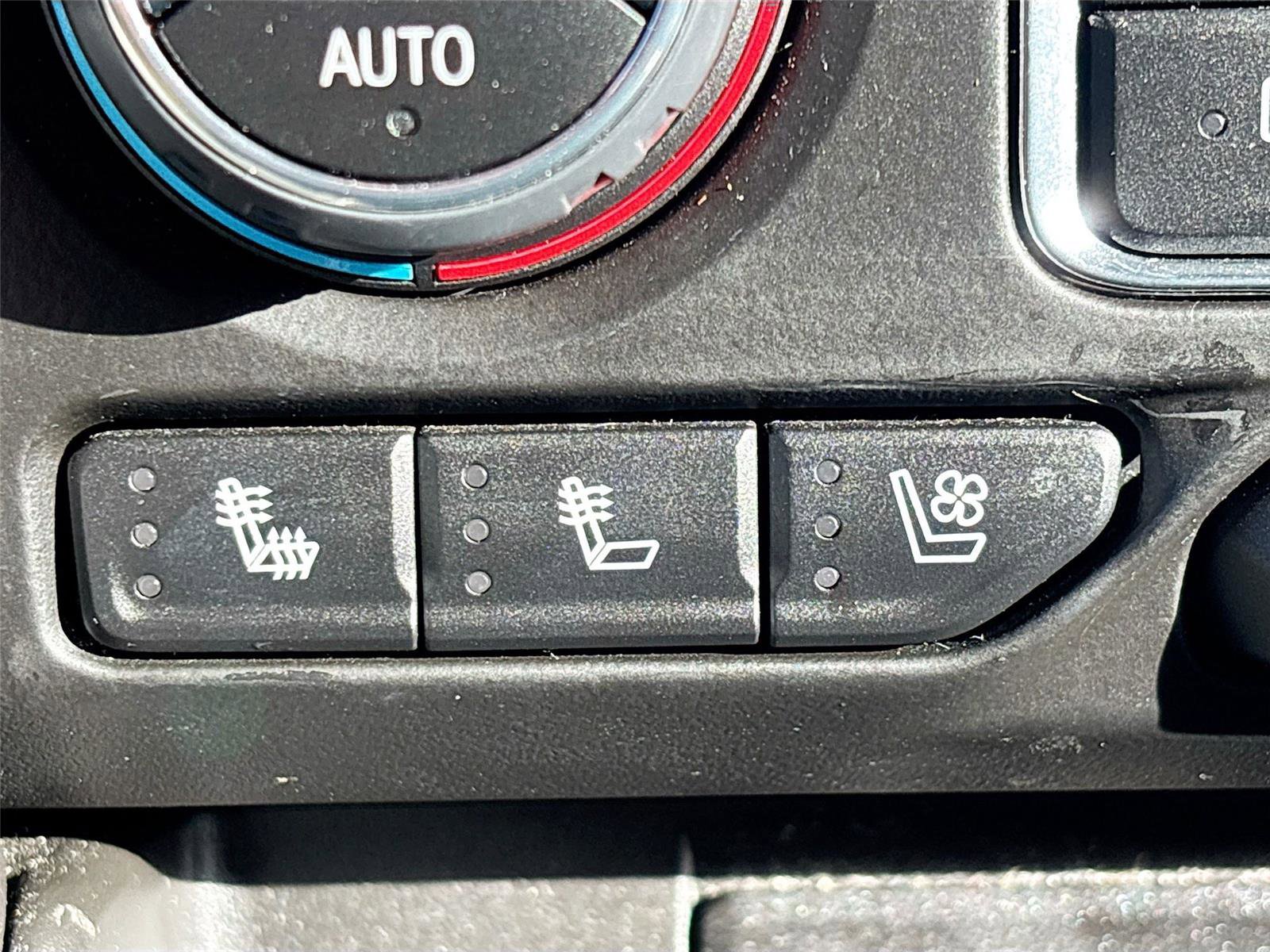 Used 2023 Chevrolet Suburban Premier image 23