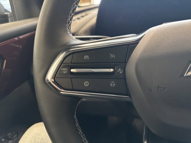 Used 2025 Chevrolet Traverse Z71 image 31