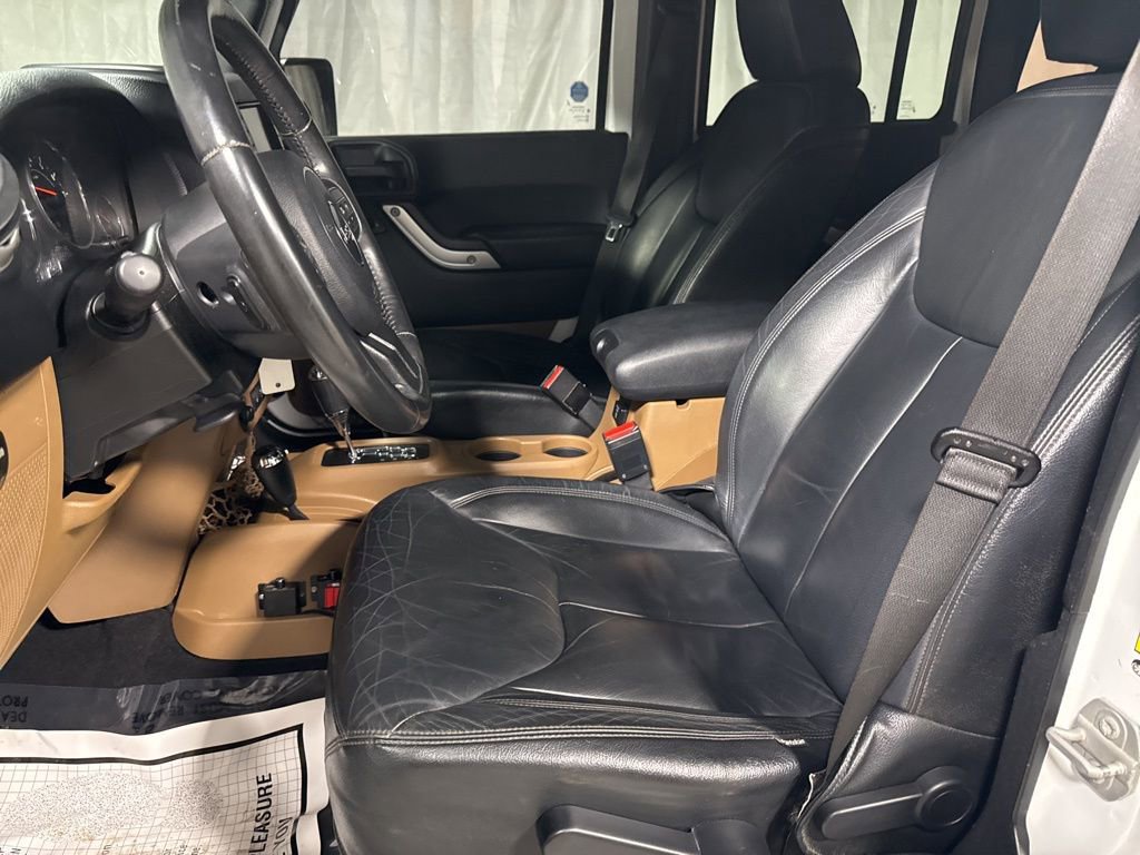 Used 2017 Jeep Wrangler Unlimited Sahara w/ Connectivity Group image 19