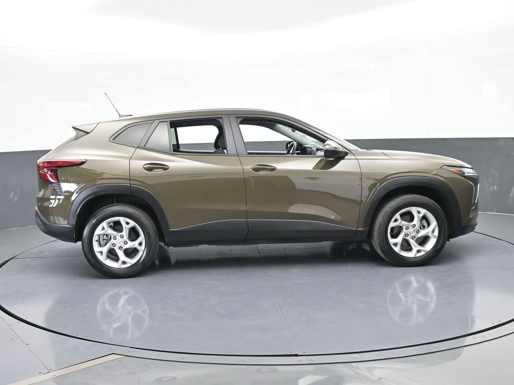 Used 2024 Chevrolet Trax LS w/ LS Convenience Package image 7