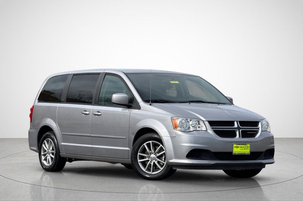 Used 2016 Dodge Grand Caravan SE image 2