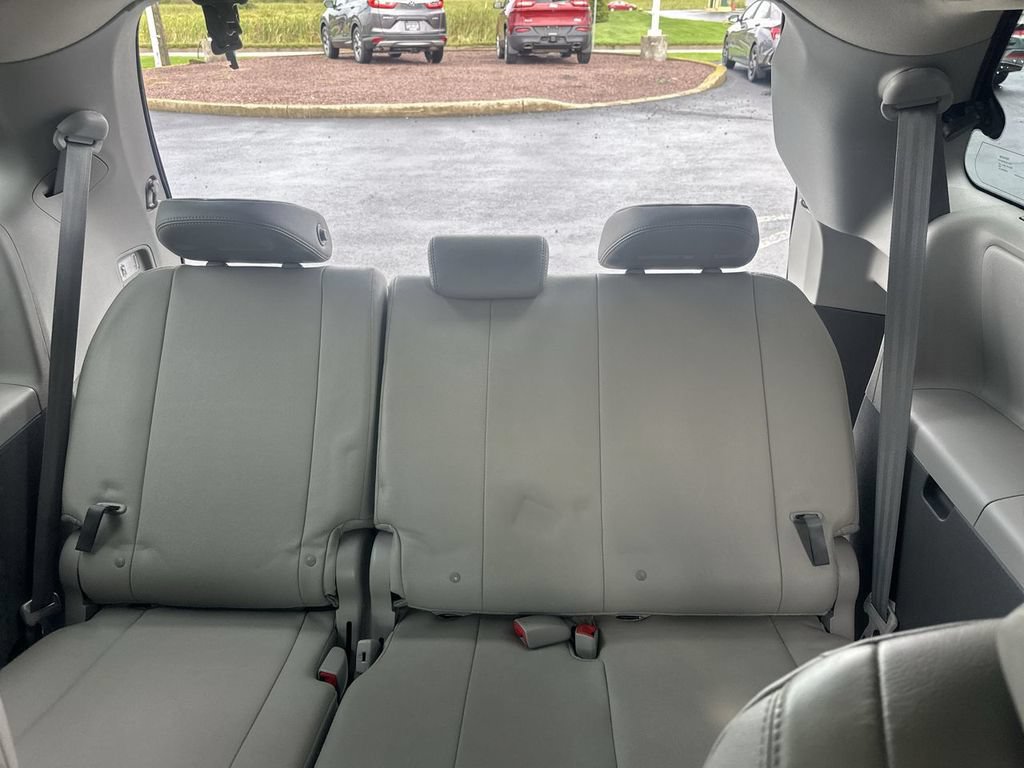 Used 2015 Toyota Sienna XLE Premium AWD/4WD image 30