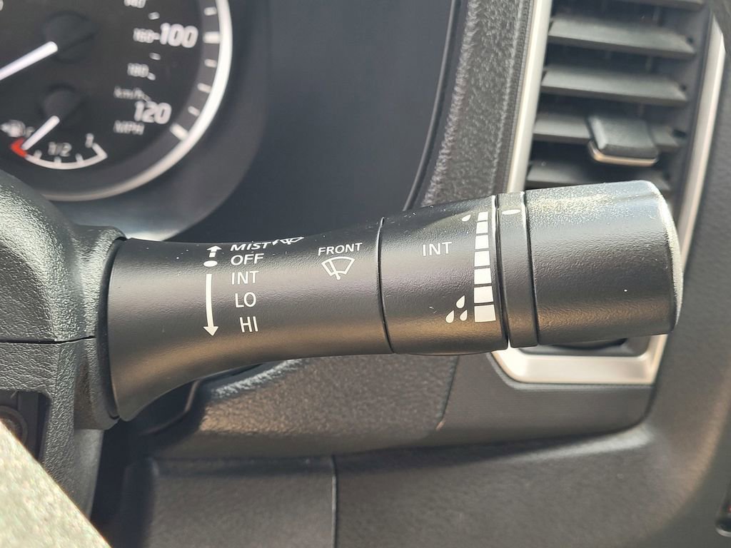 Used 2023 Nissan Frontier SV image 17