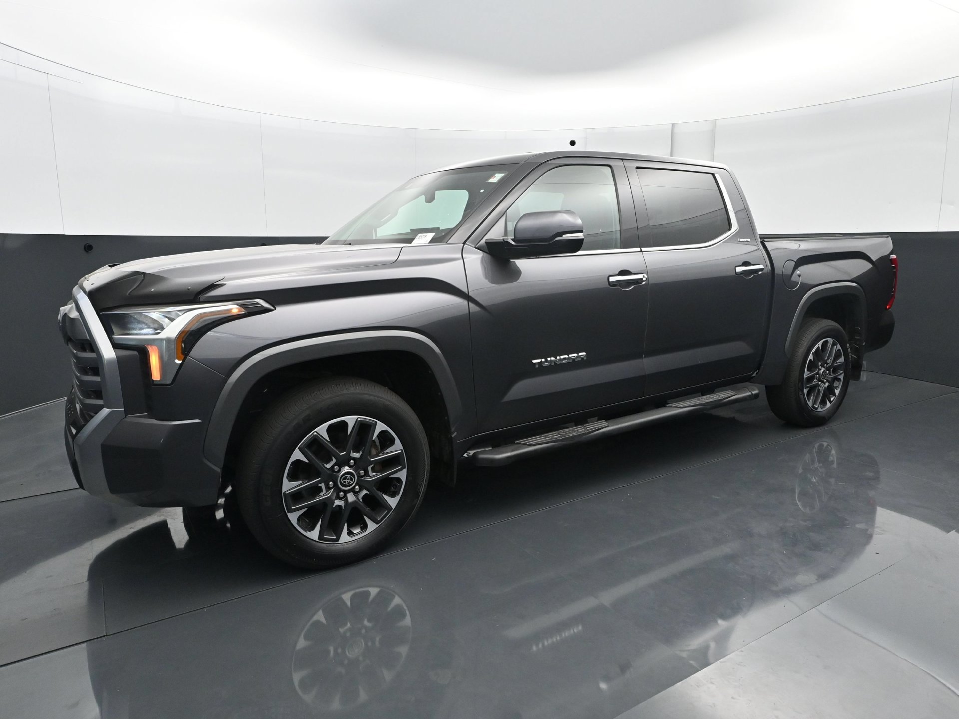 Used 2022 Toyota Tundra Limited AWD/4WD image 2