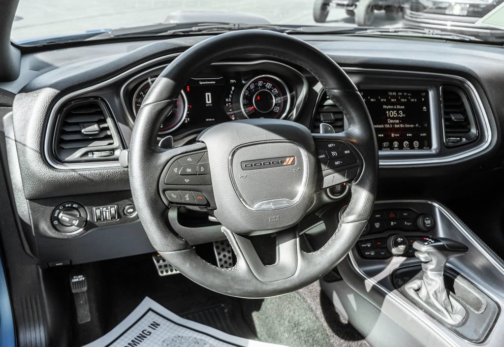 Used 2016 Dodge Challenger R/T RWD image 9