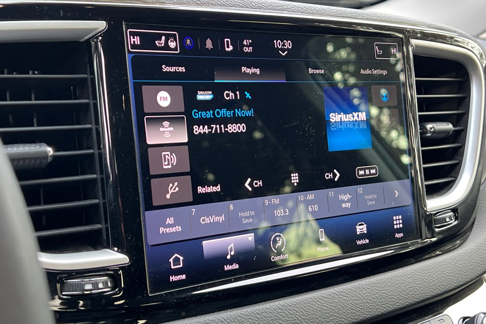 Used 2023 Chrysler Pacifica Touring-L image 25