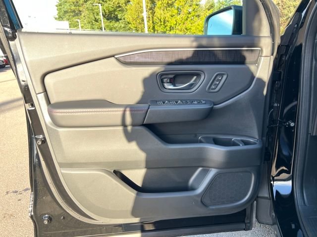 New 2025 Honda Pilot Black Edition image 16