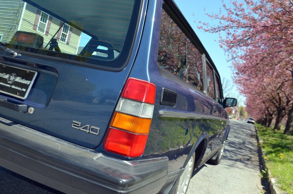 Used 1992 Volvo 240 Wagon RWD image 14