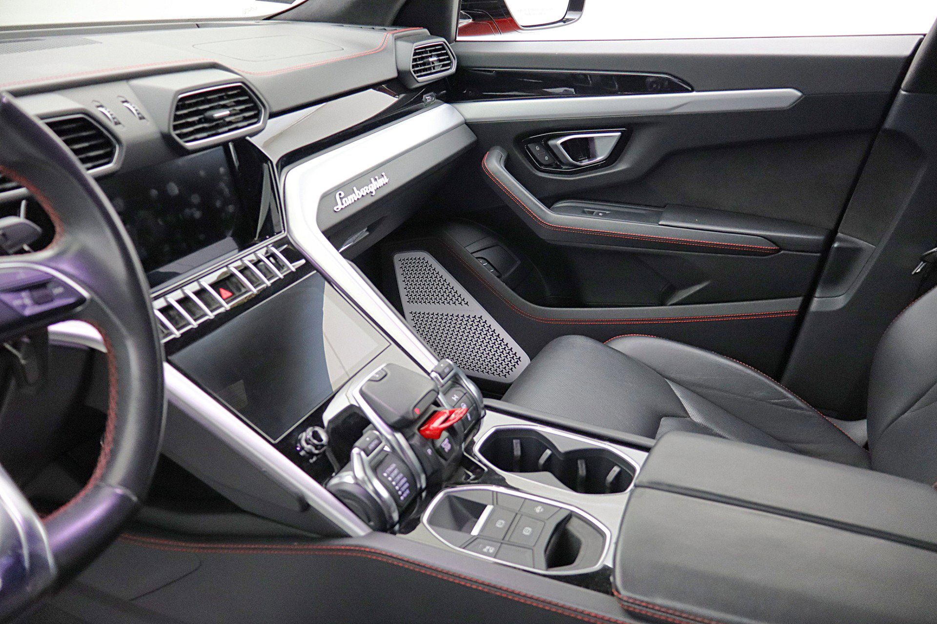 Used 2020 Lamborghini Urus AWD/4WD image 41