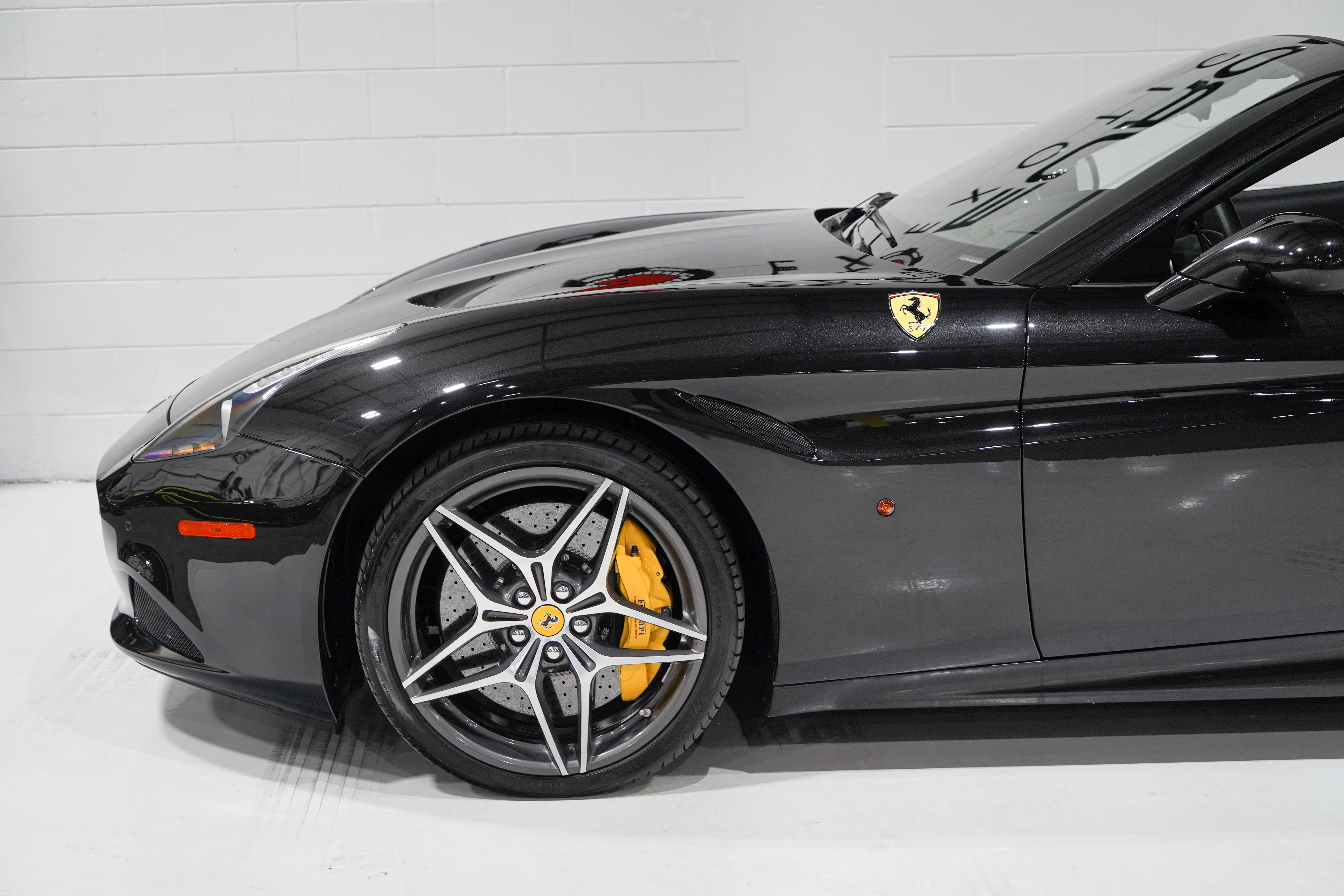 Used 2016 Ferrari California T RWD image 36