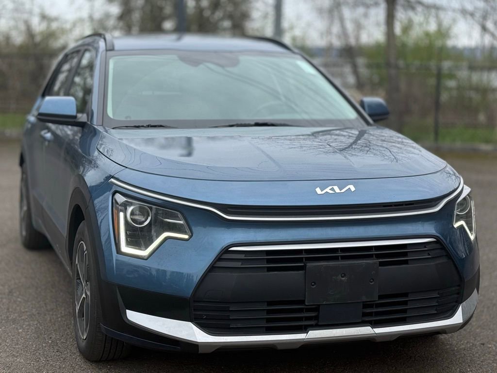 Used 2023 Kia Niro EX w/ EX Cold Weather Package image 7