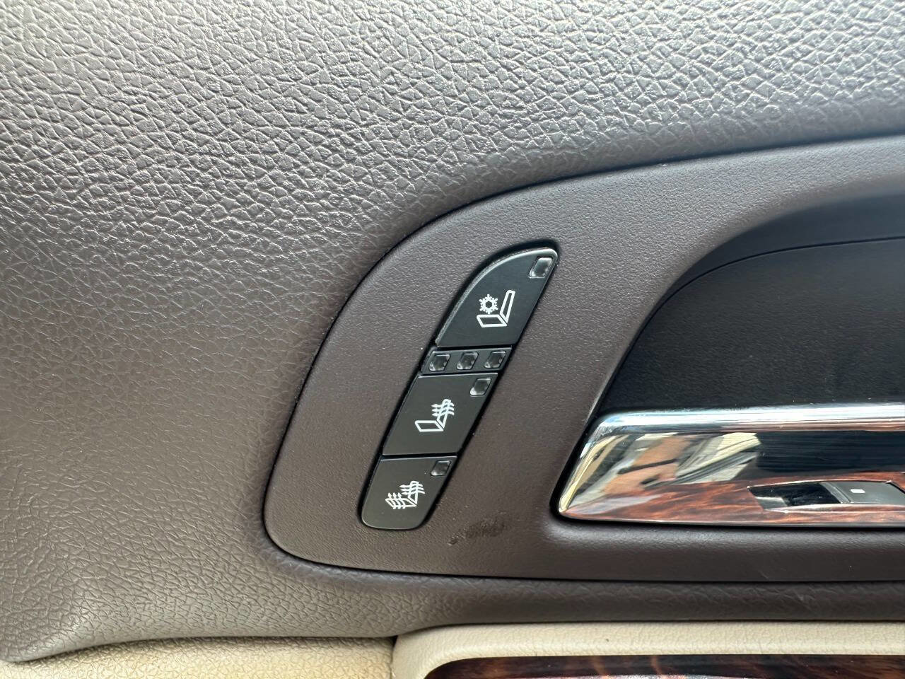 Used 2011 GMC Yukon XL Denali AWD/4WD image 44