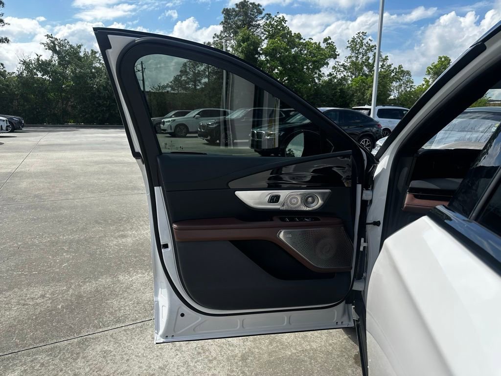 Used 2026 Lincoln Nautilus Reserve AWD/4WD image 11