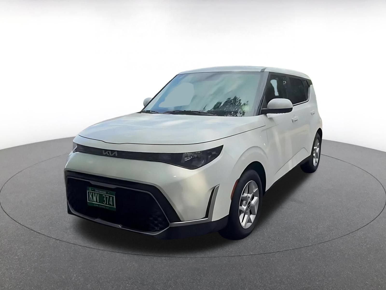 Used 2025 Kia Soul LX w/ LX Technology Package FWD image 4