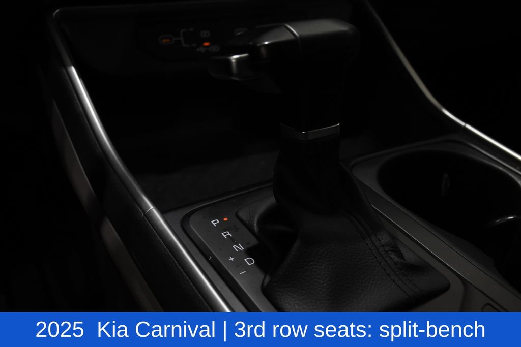 Used 2025 Kia Carnival FWD image 25