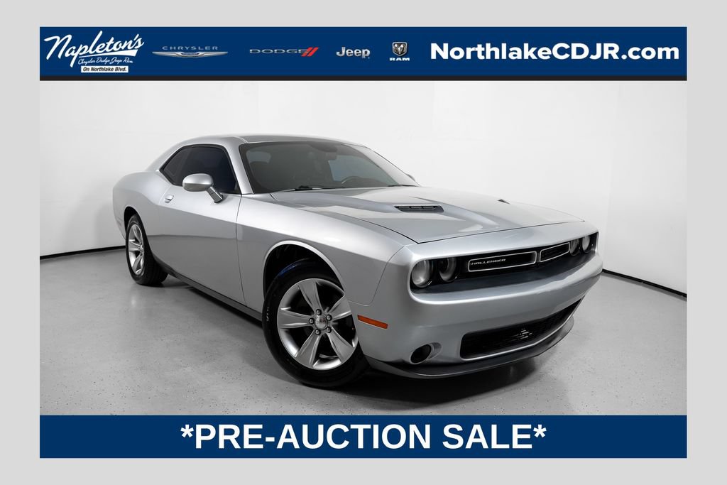 Used 2016 Dodge Challenger SXT RWD image 1