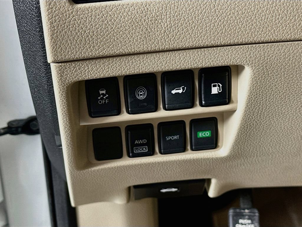 Used 2020 Nissan Rogue SV AWD/4WD image 16