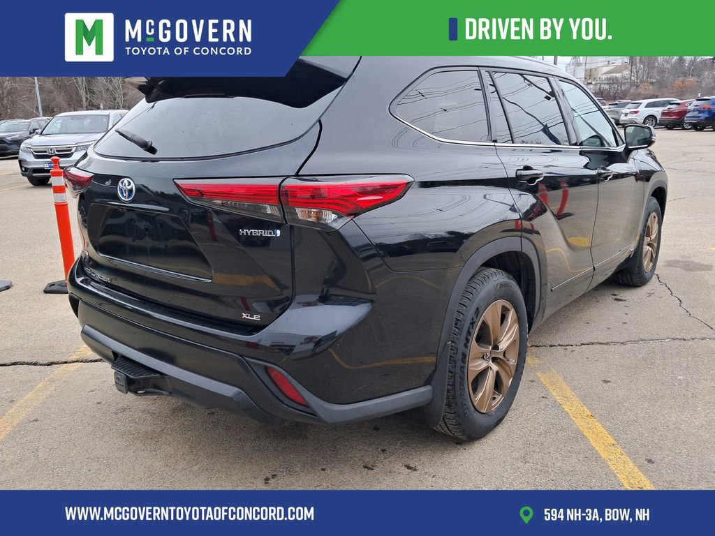 Used 2022 Toyota Highlander Bronze Edition image 3
