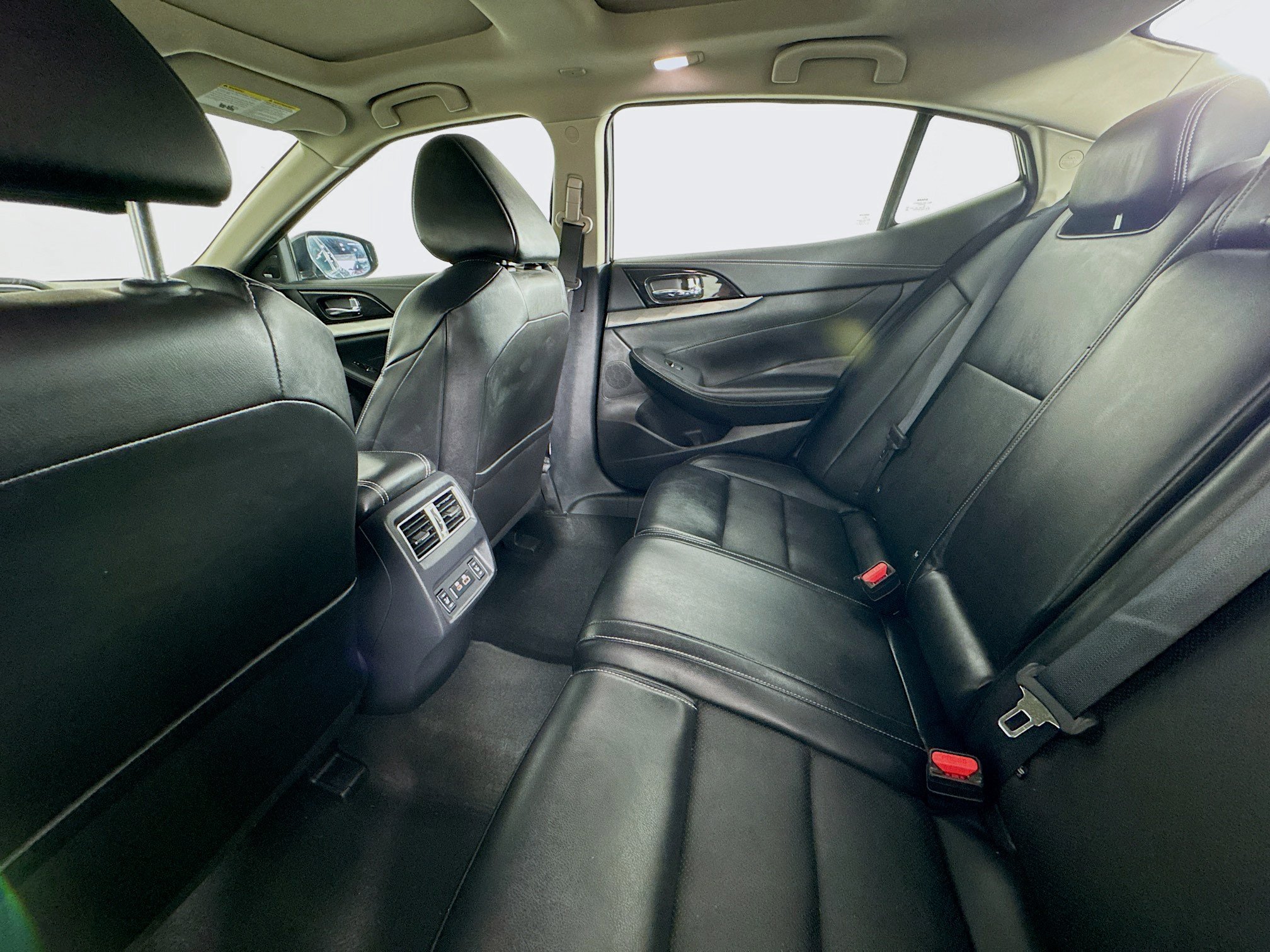 Used 2022 Nissan Maxima SL FWD image 23
