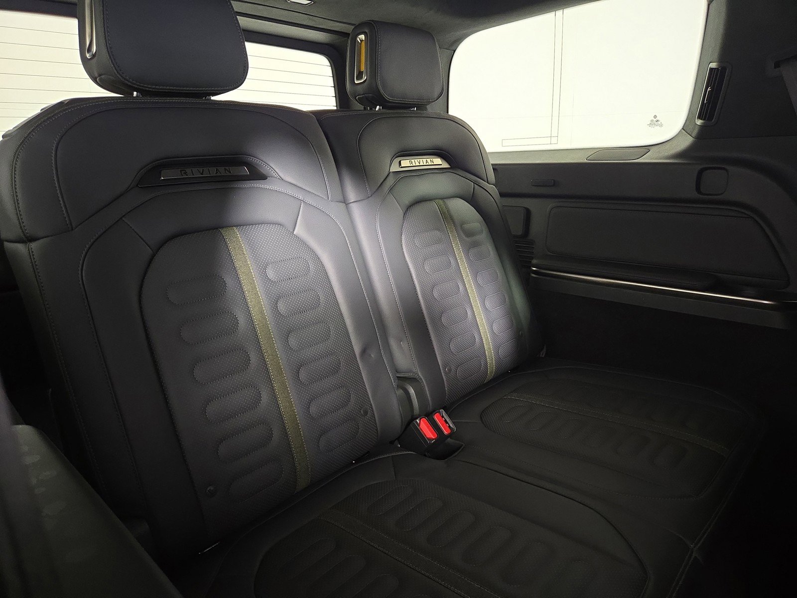 Used 2024 Rivian R1S Adventure image 25