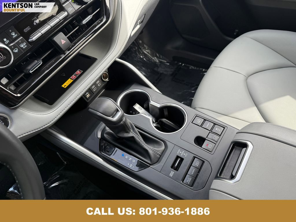 Used 2025 Toyota Highlander XLE image 25