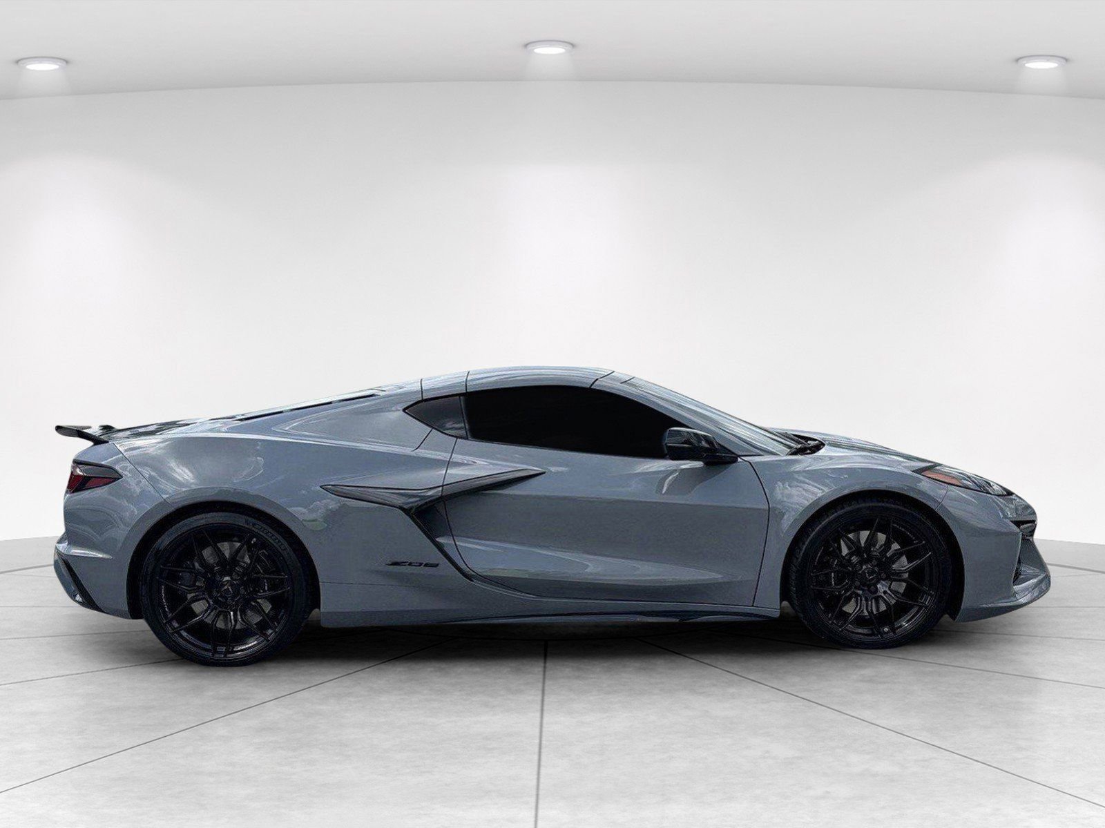 Used 2025 Chevrolet Corvette Z06 w/ Stealth Interior Trim Package RWD image 3