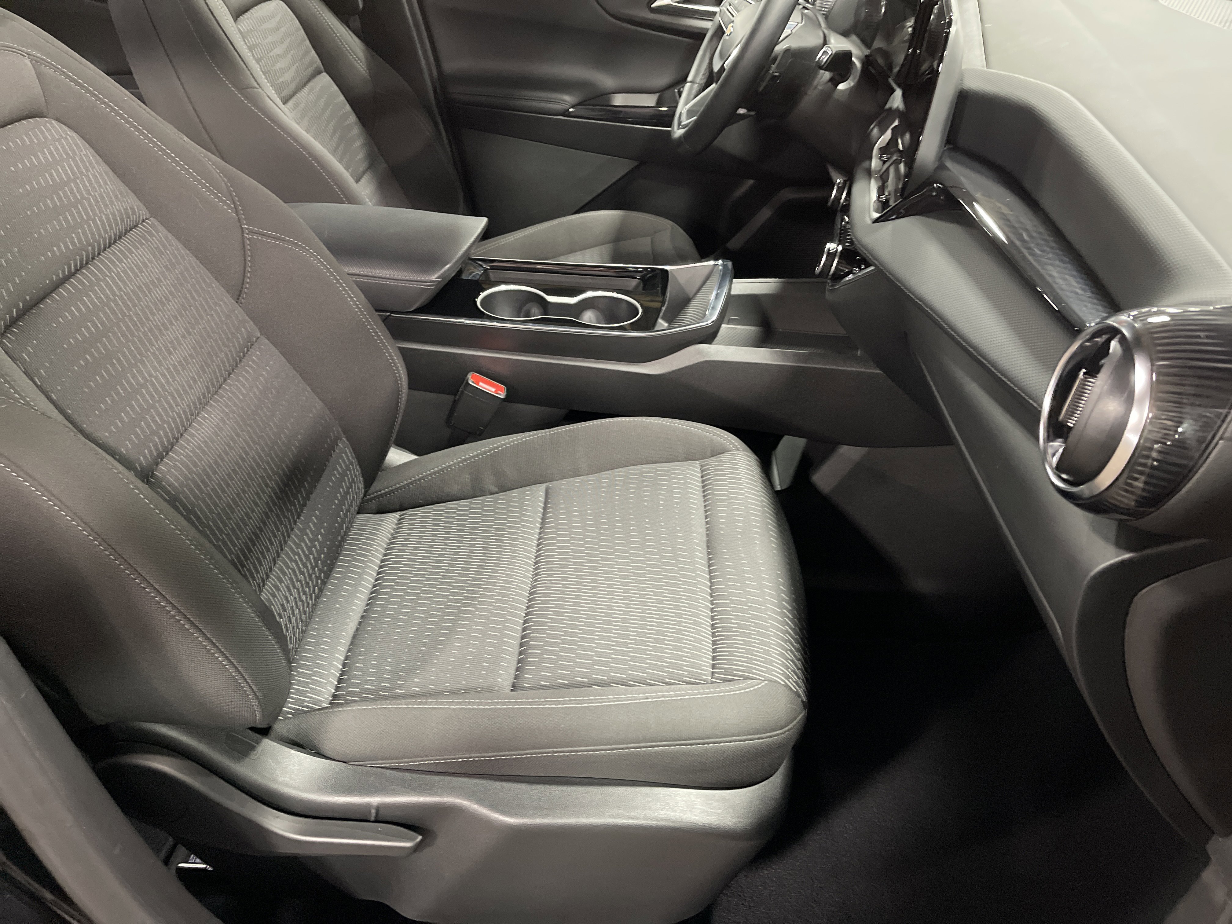 Used 2025 Chevrolet Equinox LT image 13