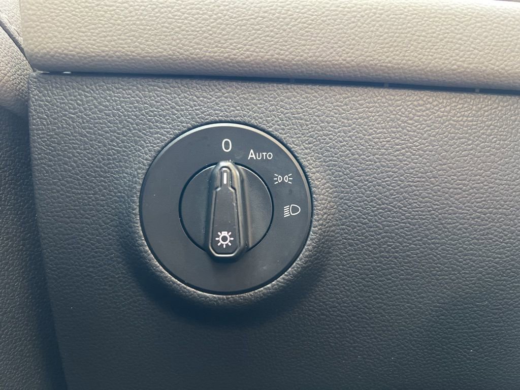 Used 2024 Volkswagen Taos SE image 15